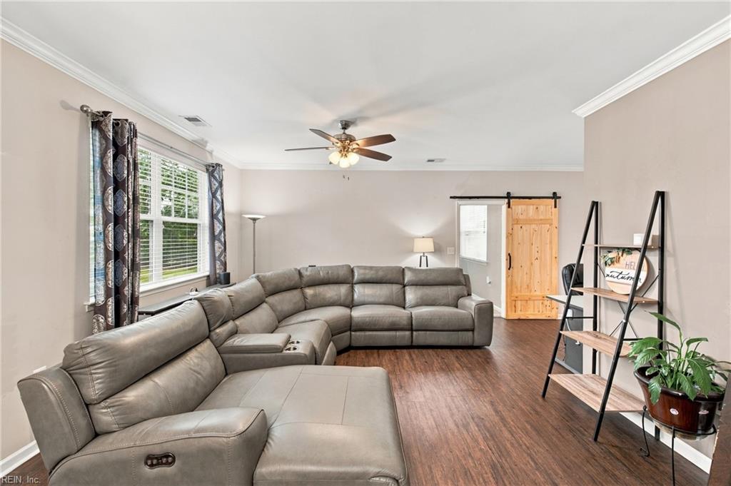 4512 Turnworth Arch Property Photo 13