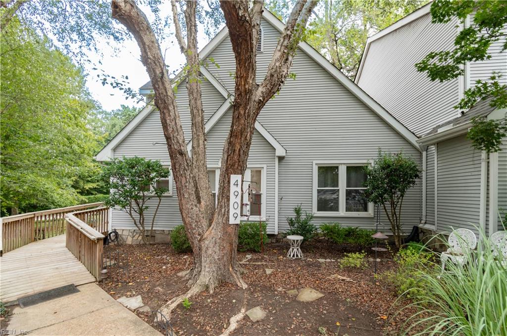 4909 Abbotsford Mews Property Photo 1