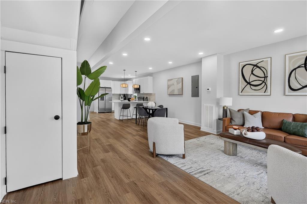 1406 Victoria Blvd Property Photo 2