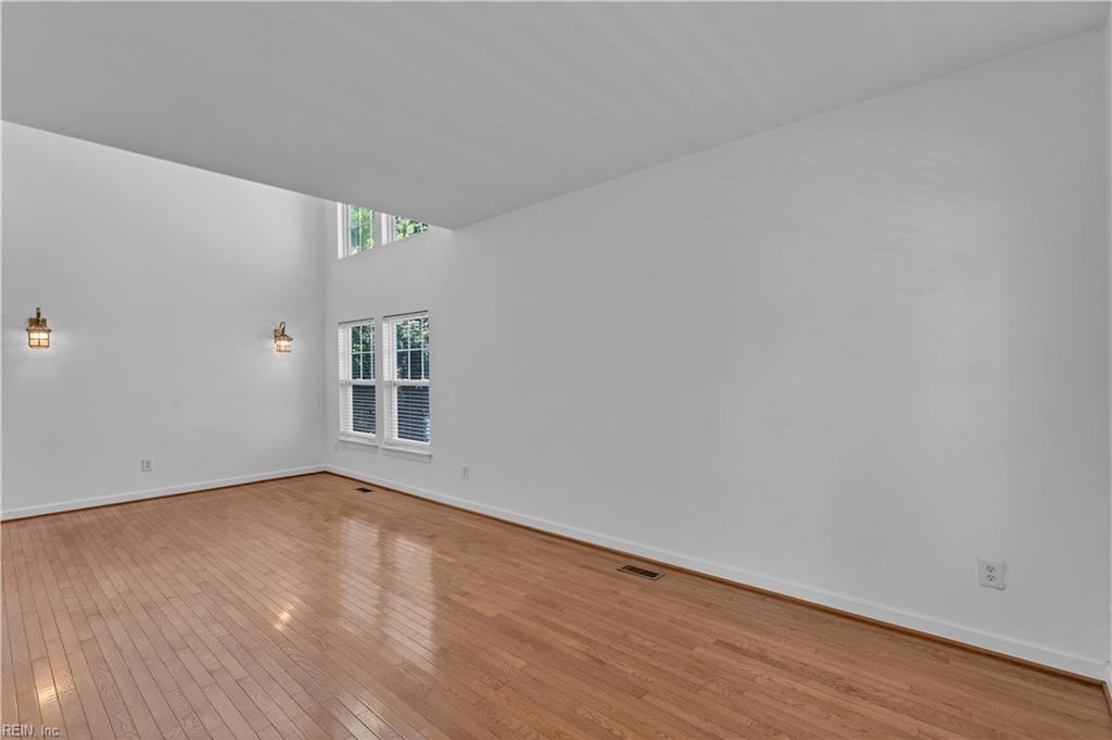 949 Oakland Ave Property Photo 4