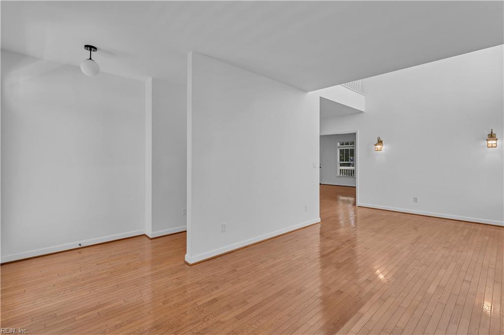 949 Oakland Ave Property Photo 6