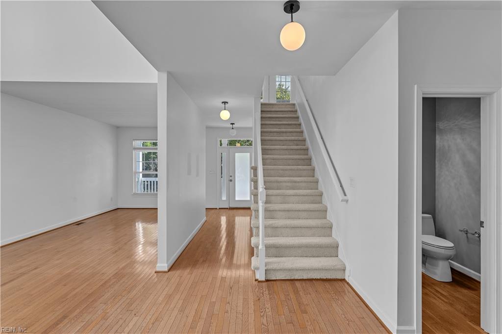 949 Oakland Ave Property Photo 7