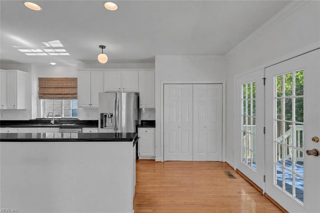 949 Oakland Ave Property Photo 12