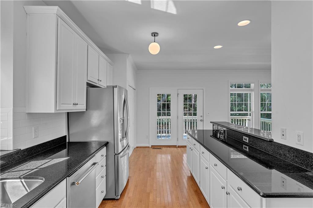 949 Oakland Ave Property Photo 13