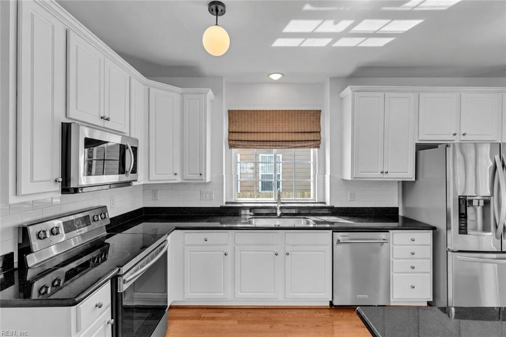 949 Oakland Ave Property Photo 14