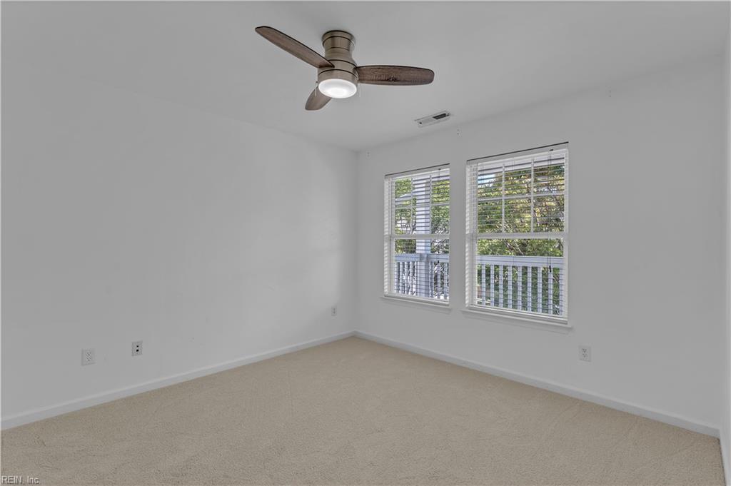 949 Oakland Ave Property Photo 32