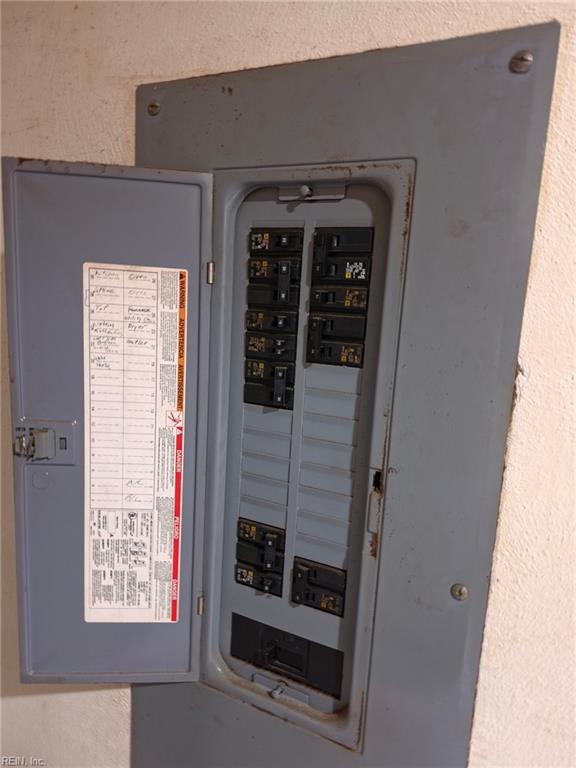 1533 Vine St Property Photo 4