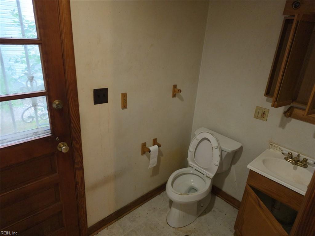 1533 Vine St Property Photo 8