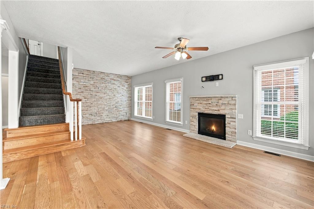 303 Herman Melville Ave Property Photo 3
