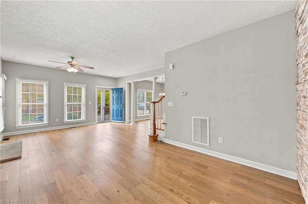 303 Herman Melville Ave Property Photo 4