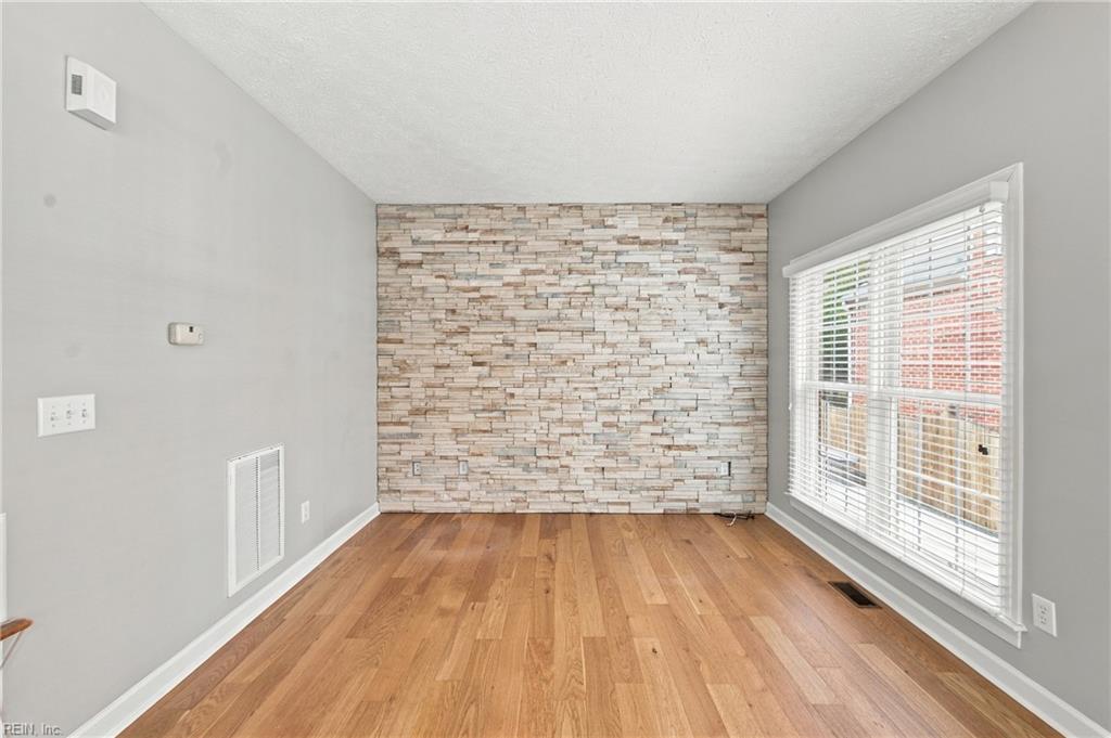 303 Herman Melville Ave Property Photo 6
