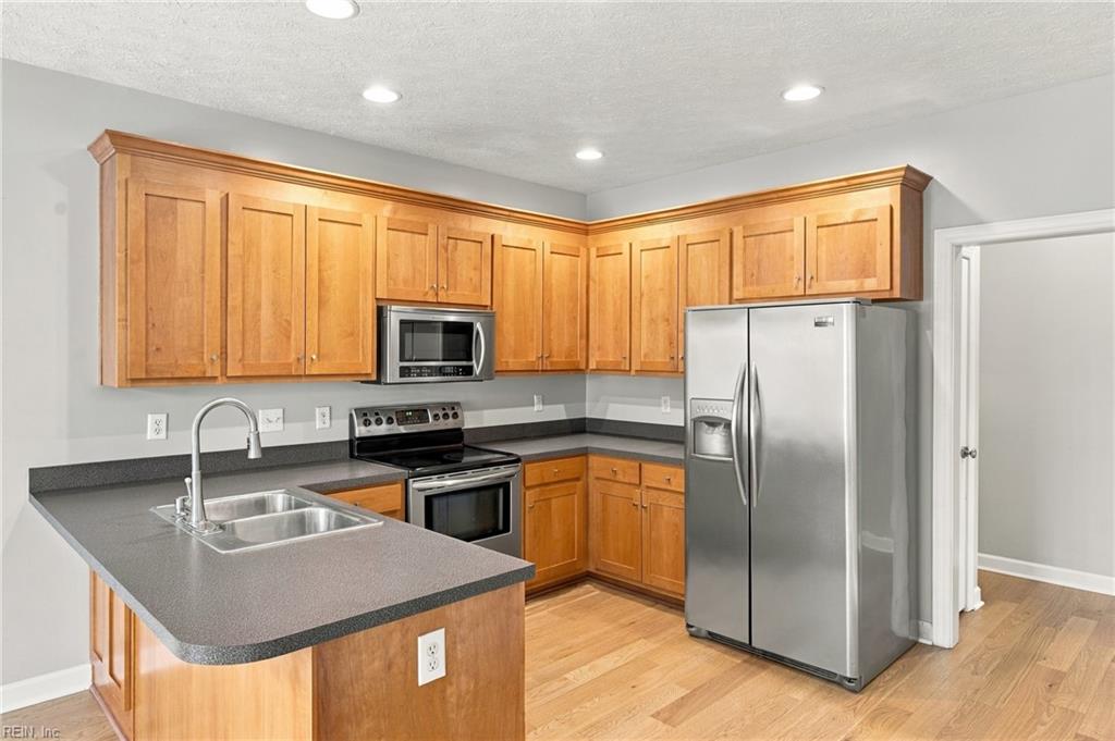 303 Herman Melville Ave Property Photo 15