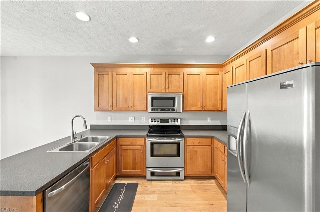 303 Herman Melville Ave Property Photo 16