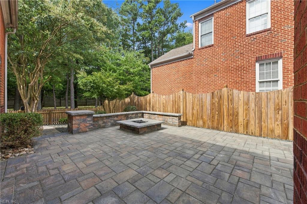 303 Herman Melville Ave Property Photo 20