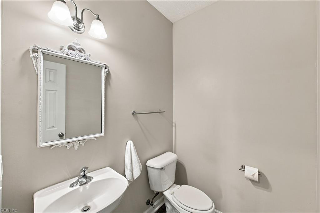 303 Herman Melville Ave Property Photo 23