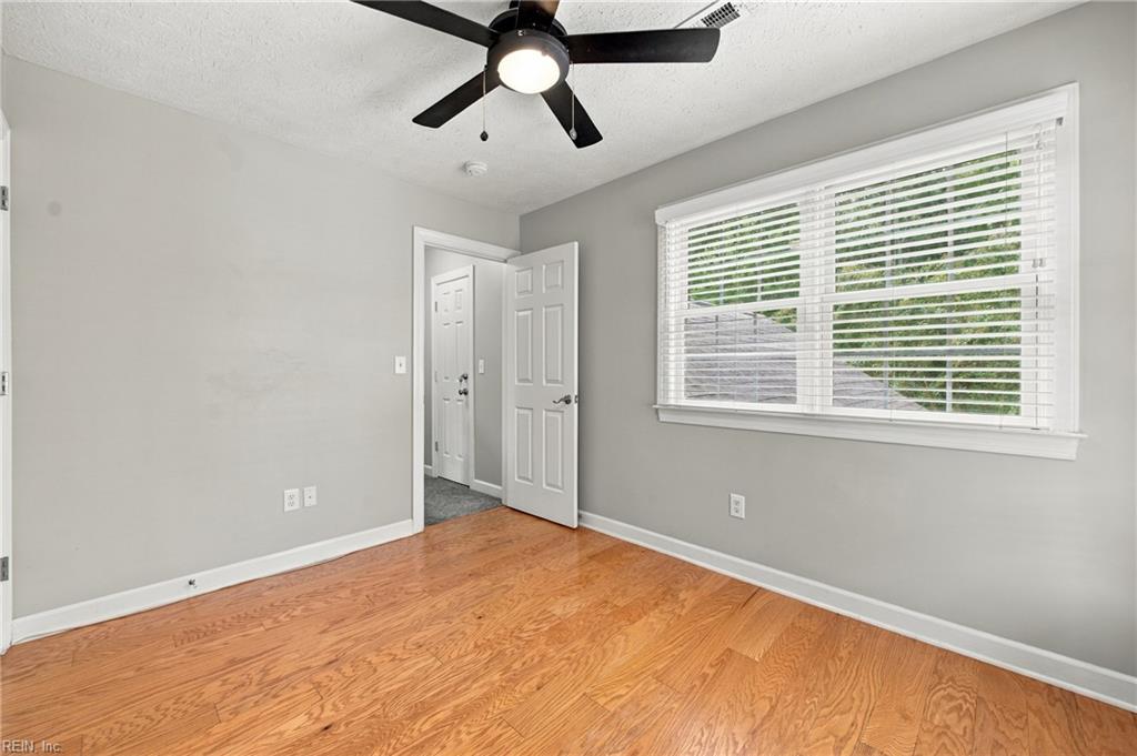 303 Herman Melville Ave Property Photo 27