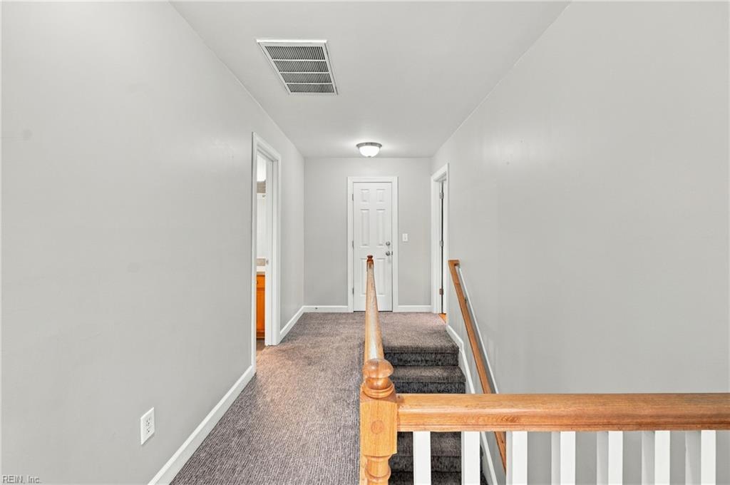 303 Herman Melville Ave Property Photo 28