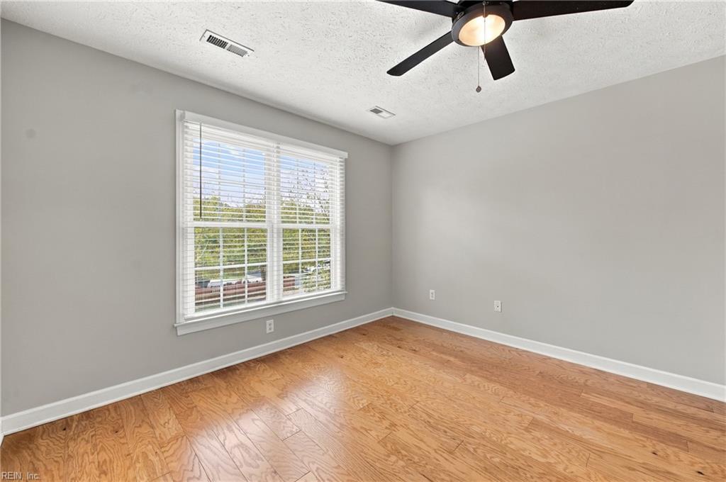 303 Herman Melville Ave Property Photo 30