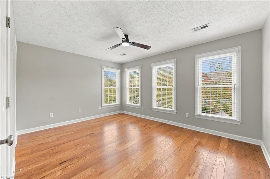 303 Herman Melville Ave Property Photo 31