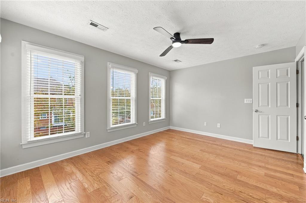 303 Herman Melville Ave Property Photo 32