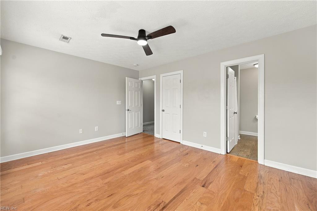 303 Herman Melville Ave Property Photo 33