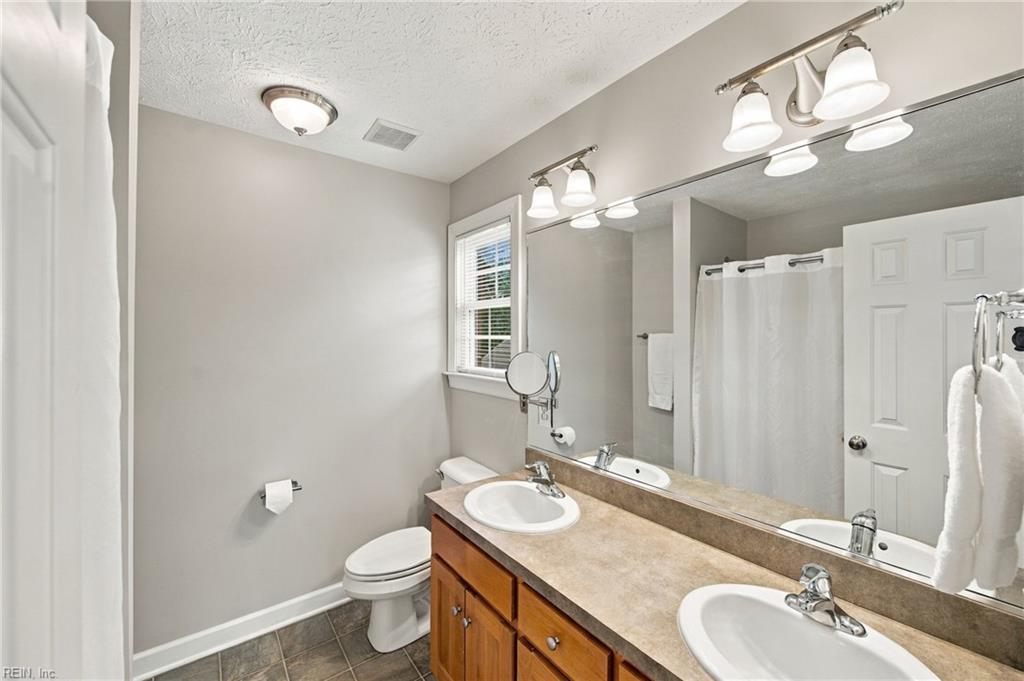 303 Herman Melville Ave Property Photo 34