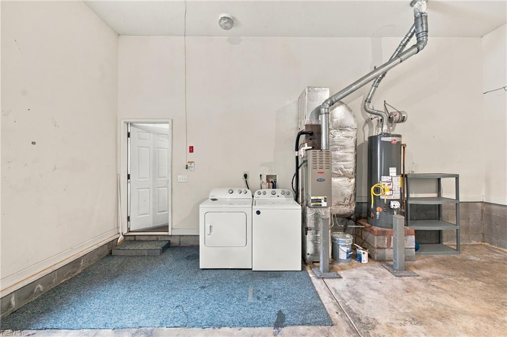 303 Herman Melville Ave Property Photo 35