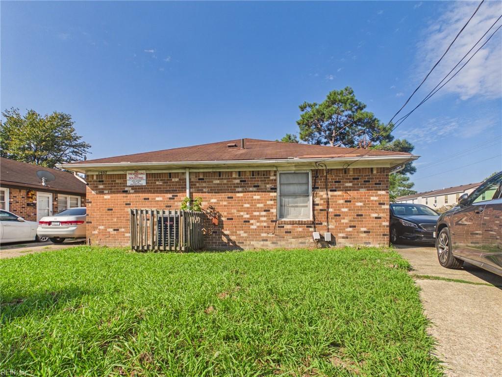 1557 Birch St Property Photo 2