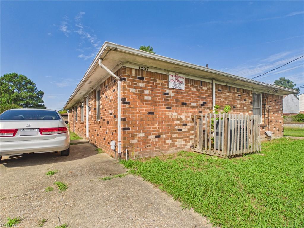 1557 Birch St Property Photo 3