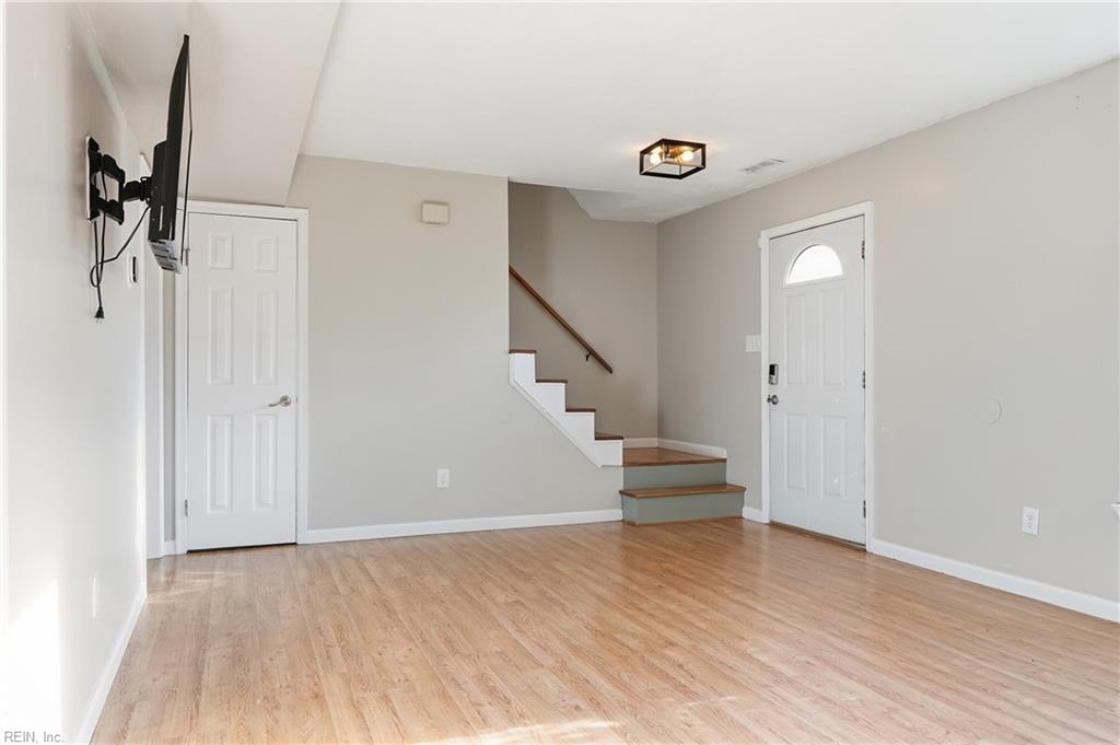 4865 Halwell Dr Property Photo 4