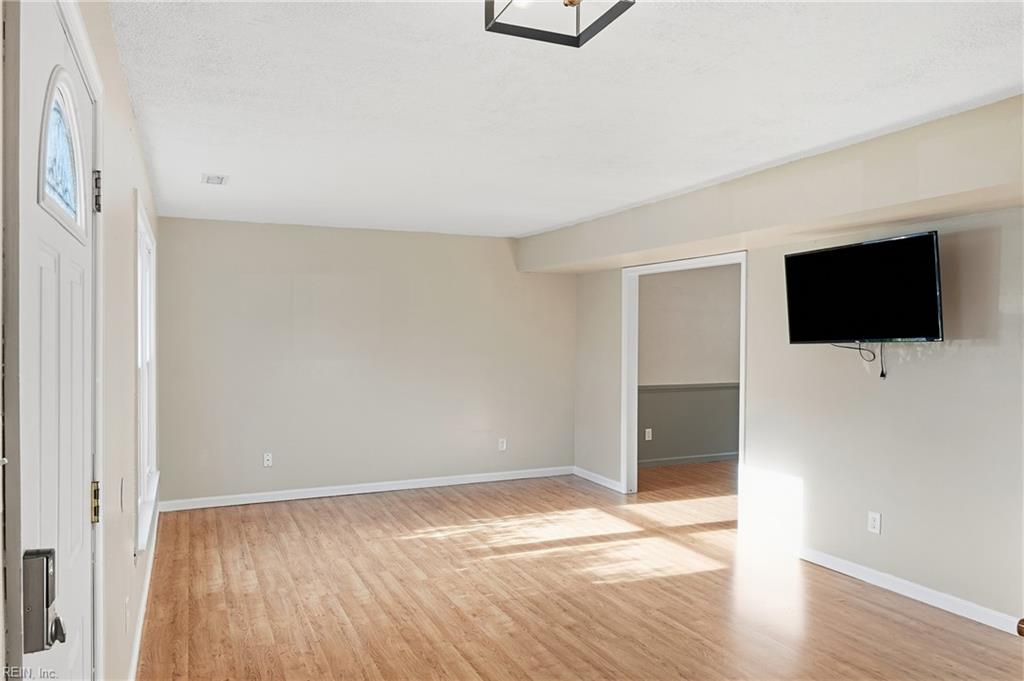 4865 Halwell Dr Property Photo 6