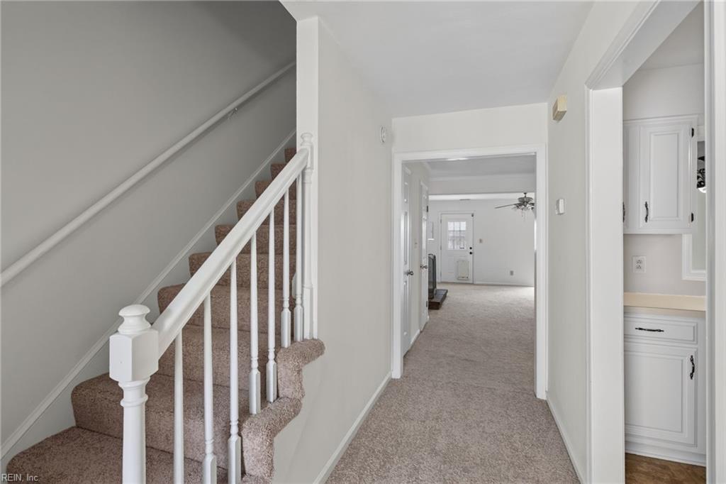 1245 Hillock Xing Property Photo 2