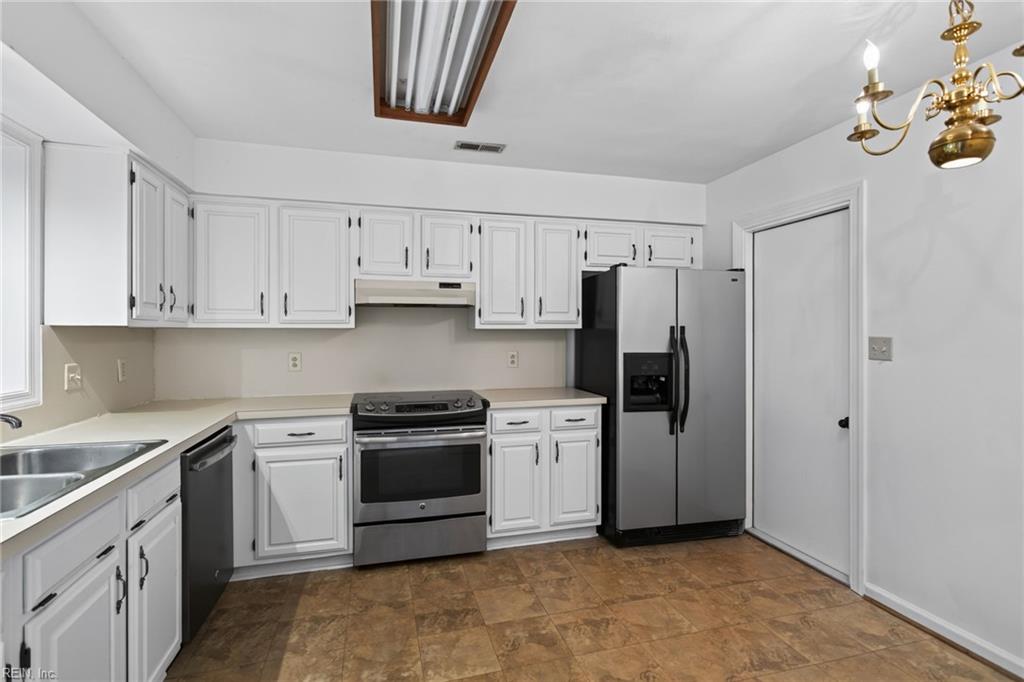 1245 Hillock Xing Property Photo 3