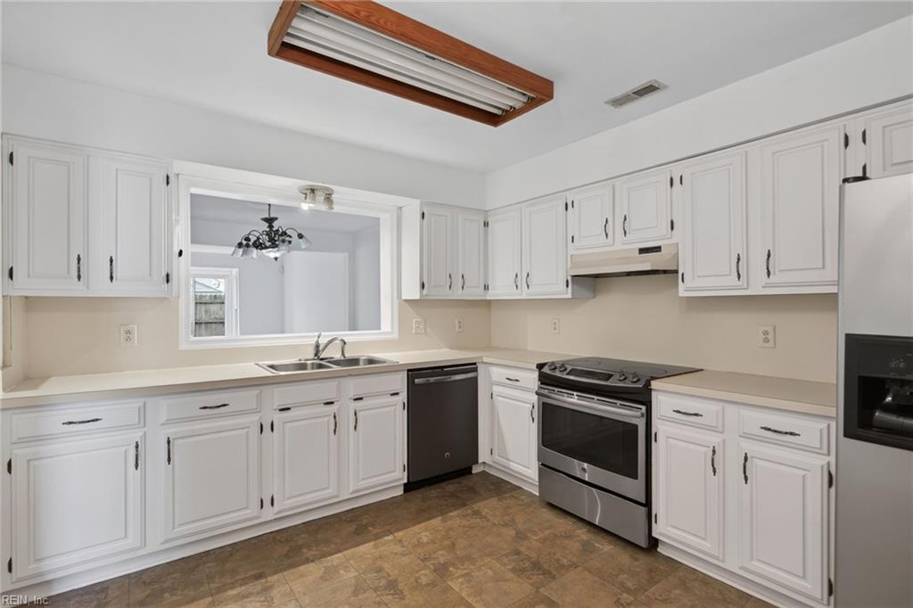 1245 Hillock Xing Property Photo 4