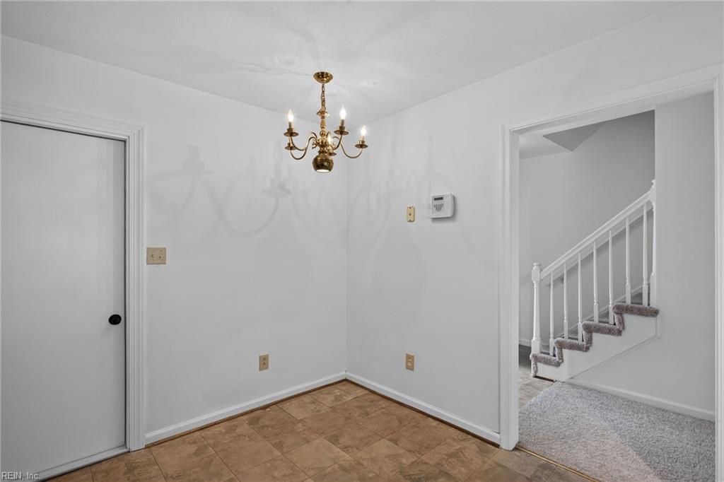 1245 Hillock Xing Property Photo 5