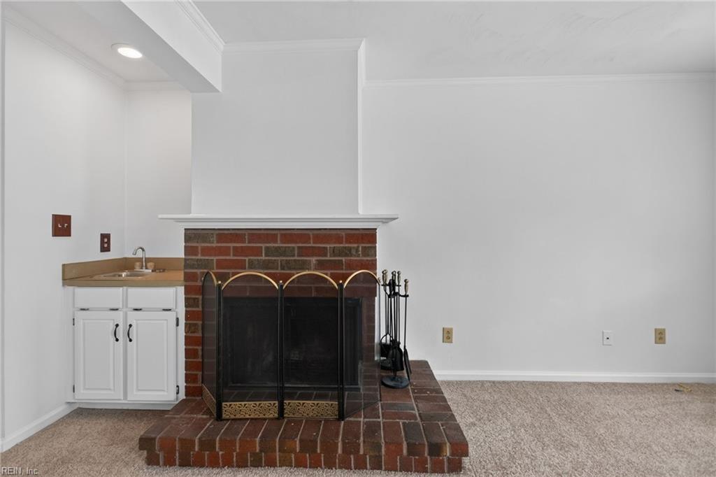 1245 Hillock Xing Property Photo 12