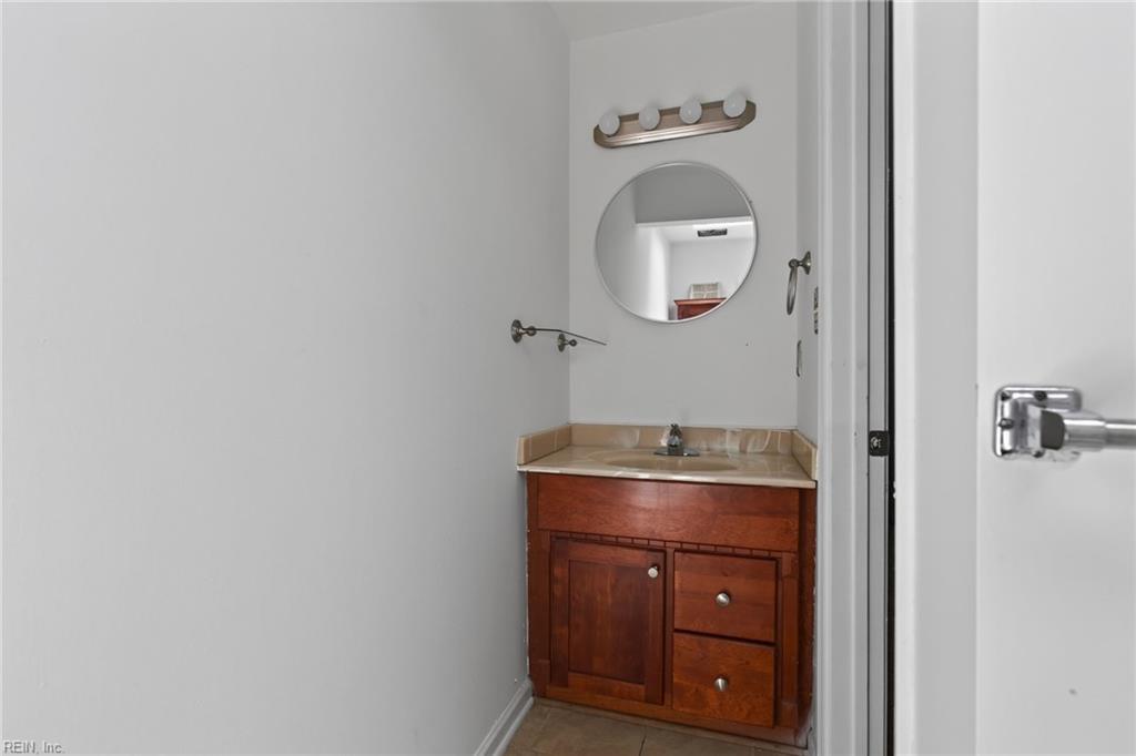 1245 Hillock Xing Property Photo 16