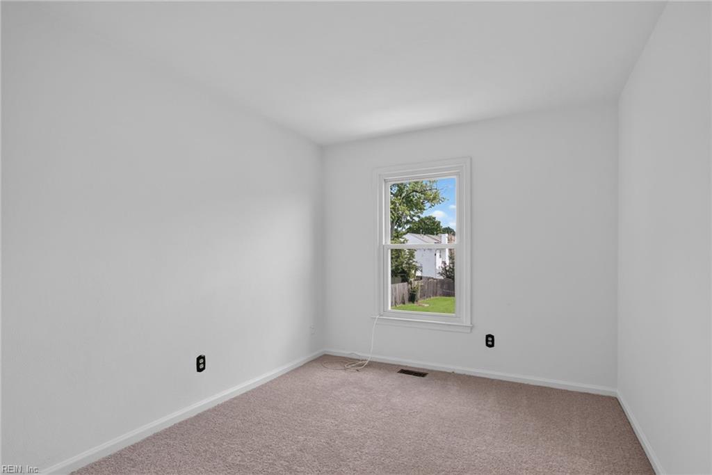 1245 Hillock Xing Property Photo 18