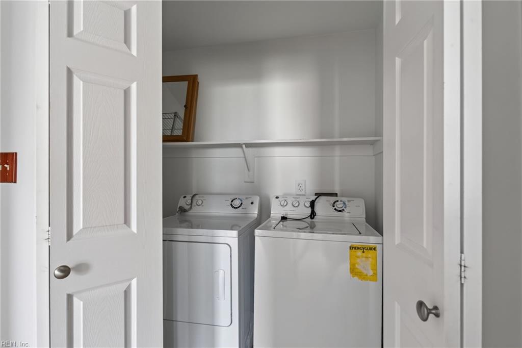 1245 Hillock Xing Property Photo 21