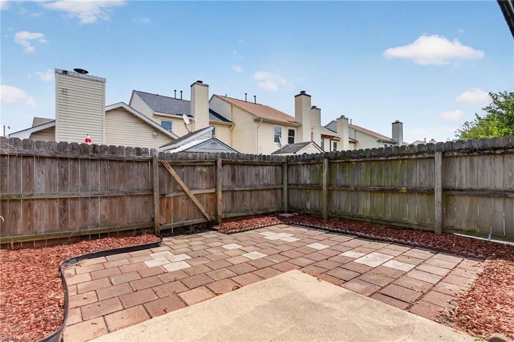 1245 Hillock Xing Property Photo 22