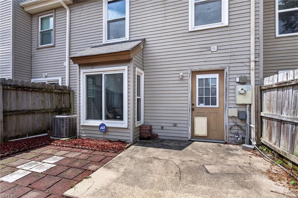 1245 Hillock Xing Property Photo 23