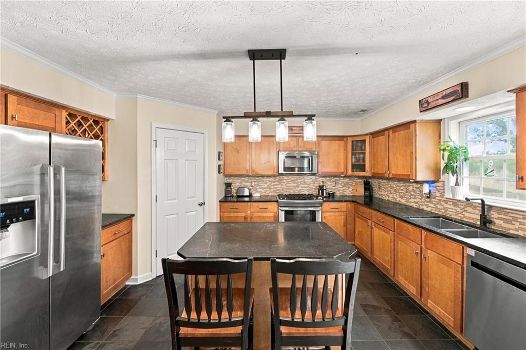 4 Walters Ln Property Photo 12