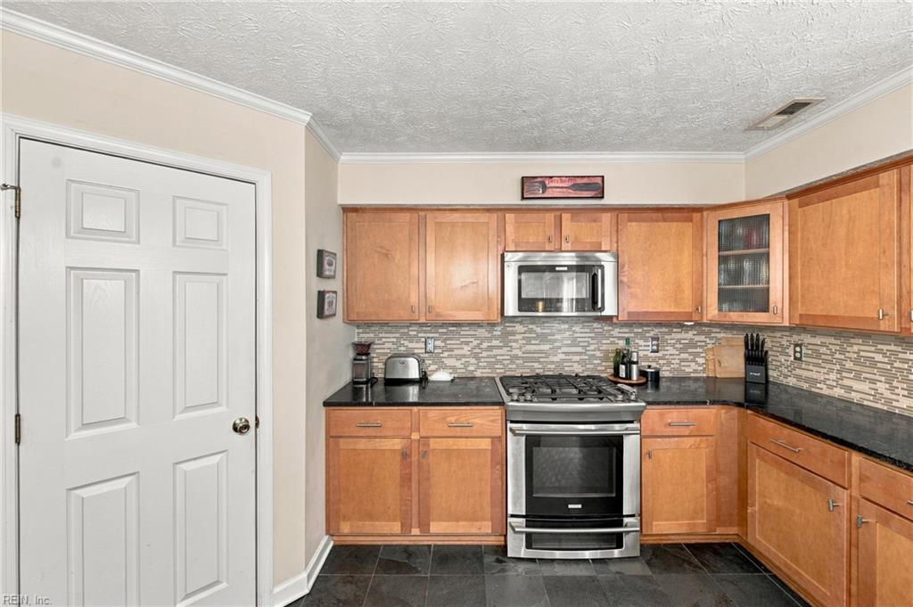 4 Walters Ln Property Photo 13