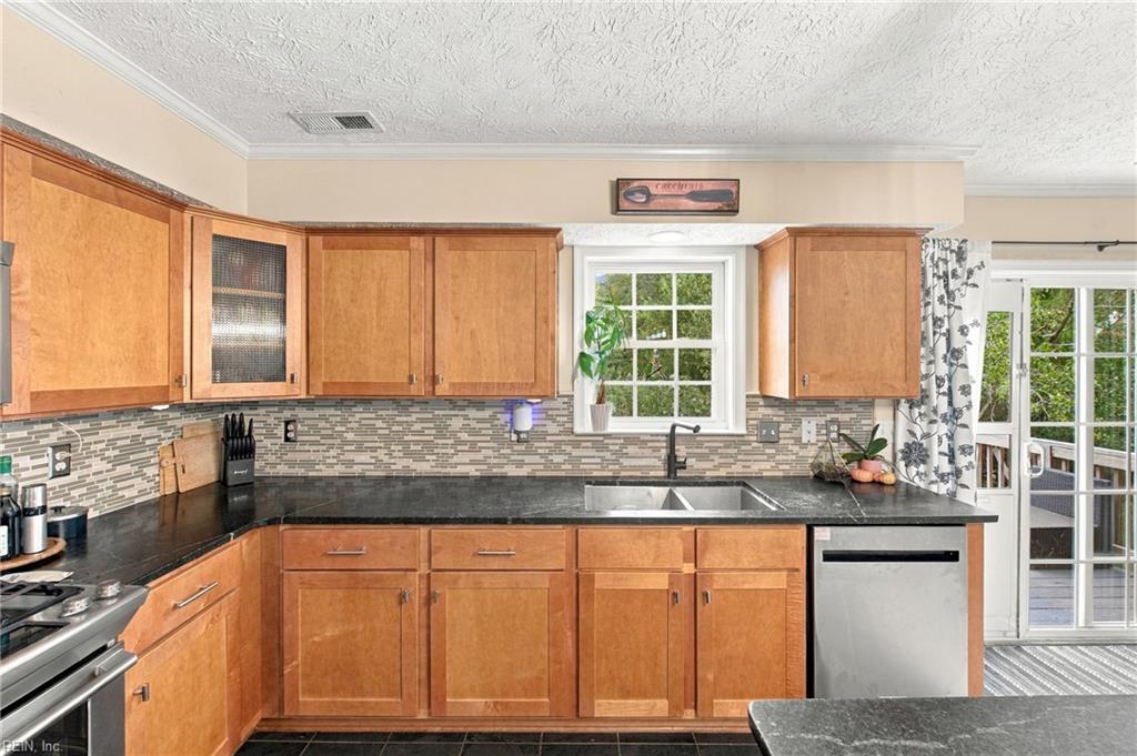 4 Walters Ln Property Photo 14