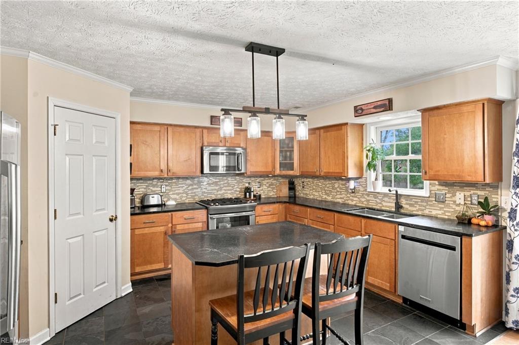 4 Walters Ln Property Photo 17