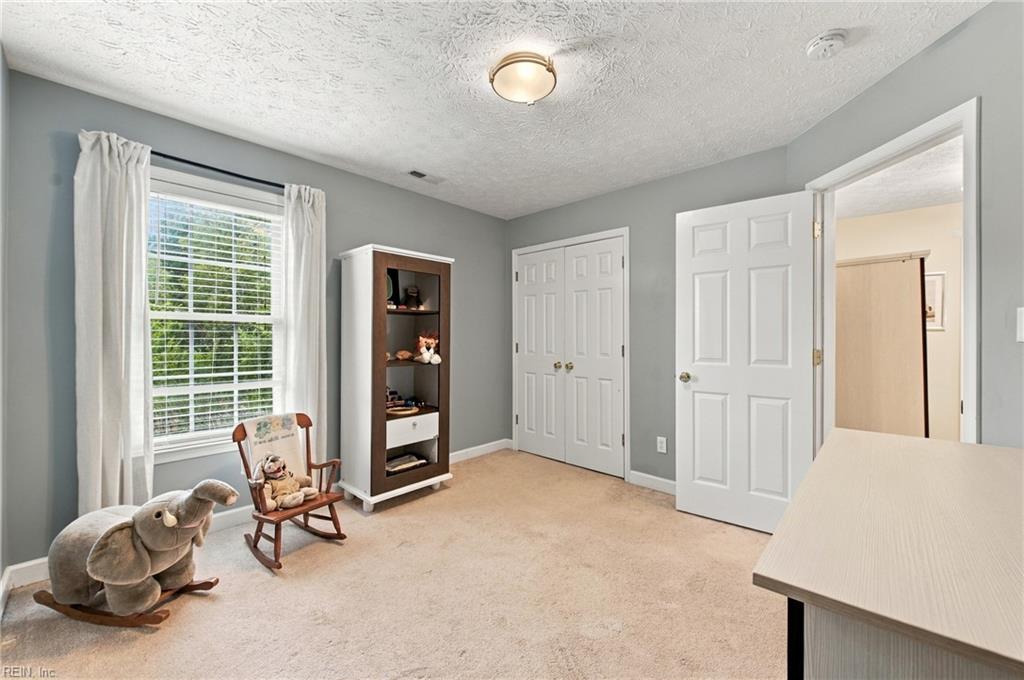 4 Walters Ln Property Photo 25