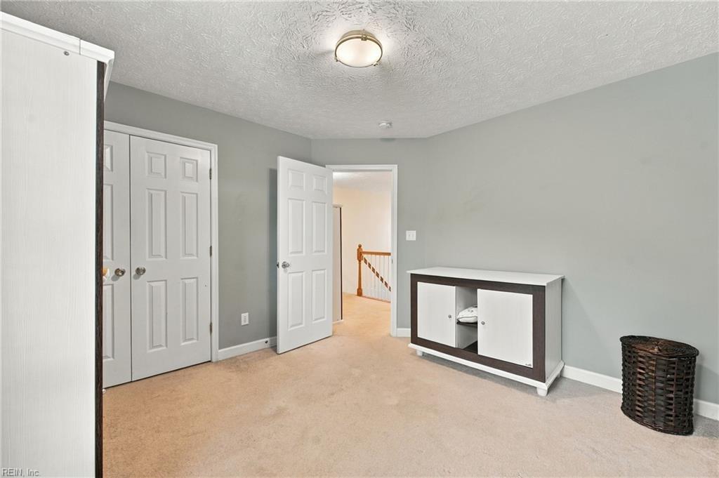 4 Walters Ln Property Photo 27