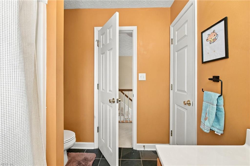 4 Walters Ln Property Photo 36
