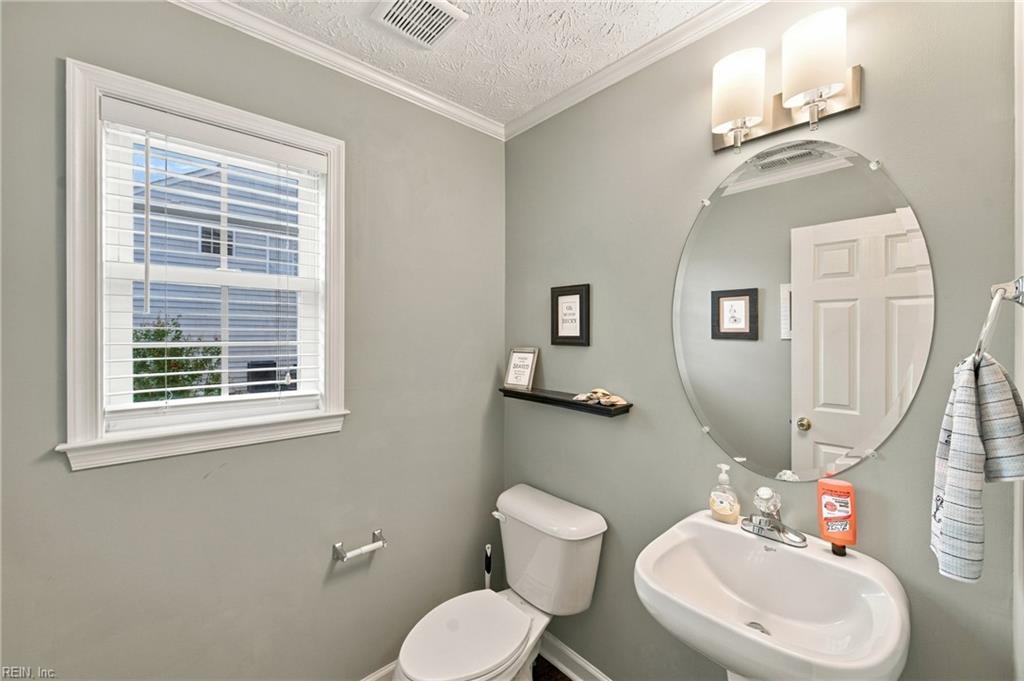4 Walters Ln Property Photo 37