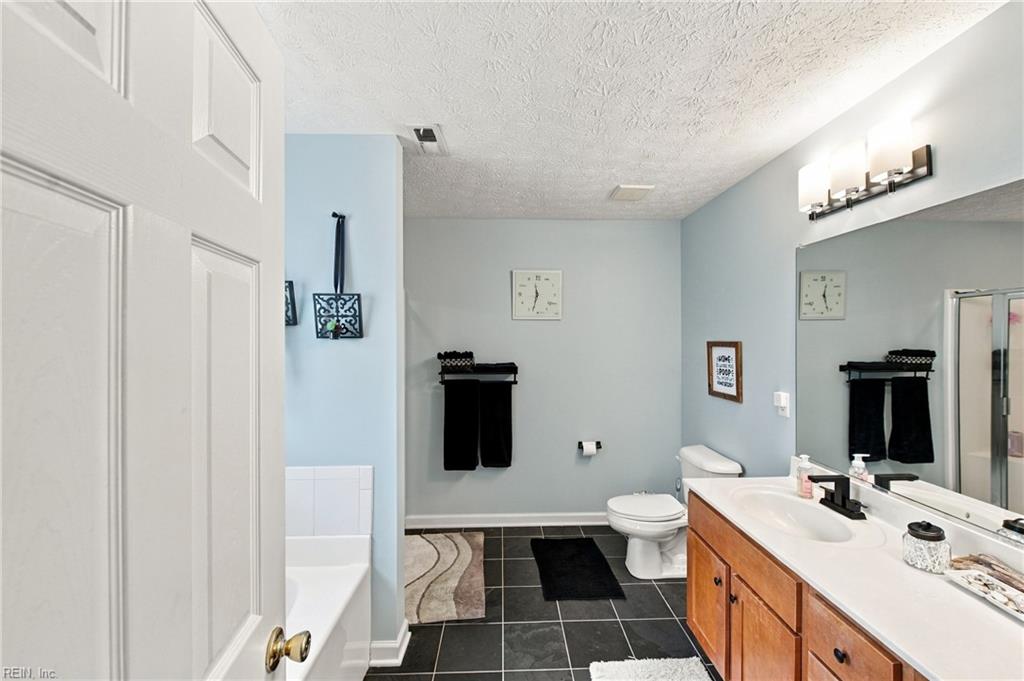 4 Walters Ln Property Photo 38